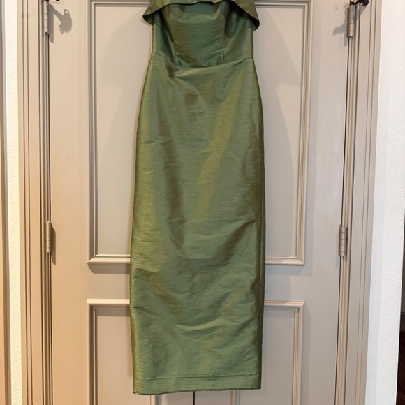 LulaKate Eva Bodice with Straight Skirt Floor Shantung Greenery Green Size 4 6 8 - Picture 3 of 16